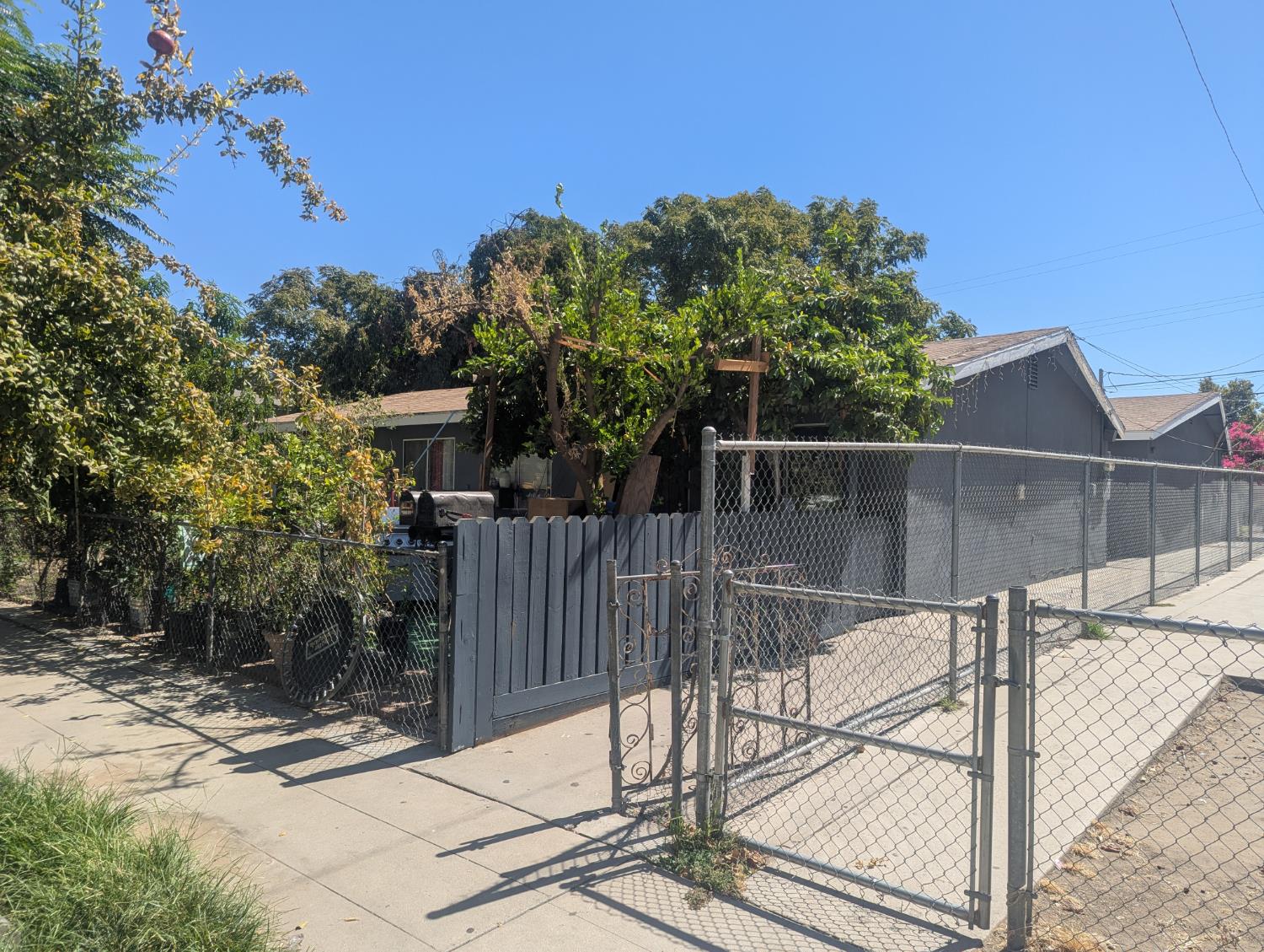 2720 26 E Grant Ave, Fresno, CA 93701