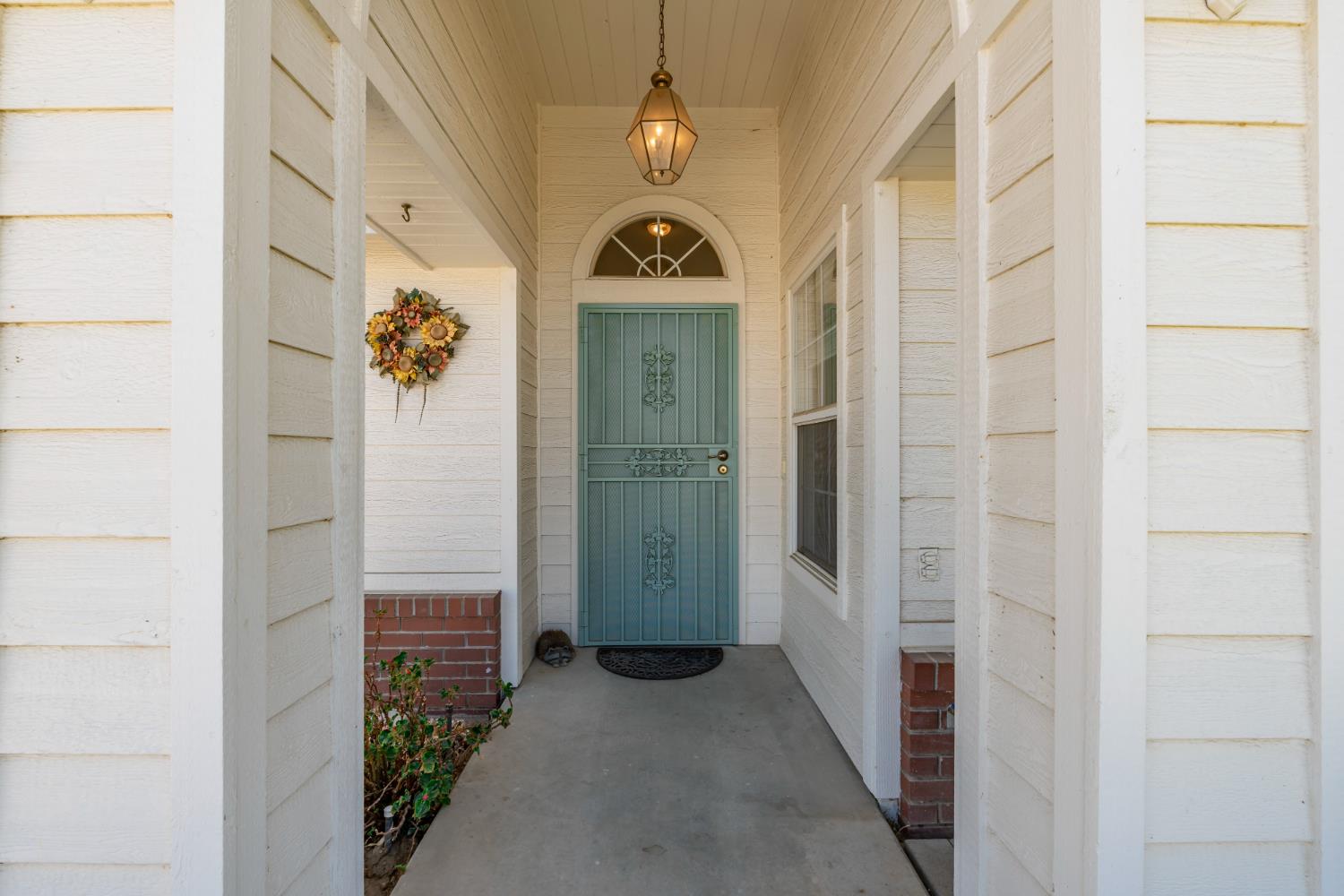 1727 E Morningstar Ln, Fresno, CA 93720