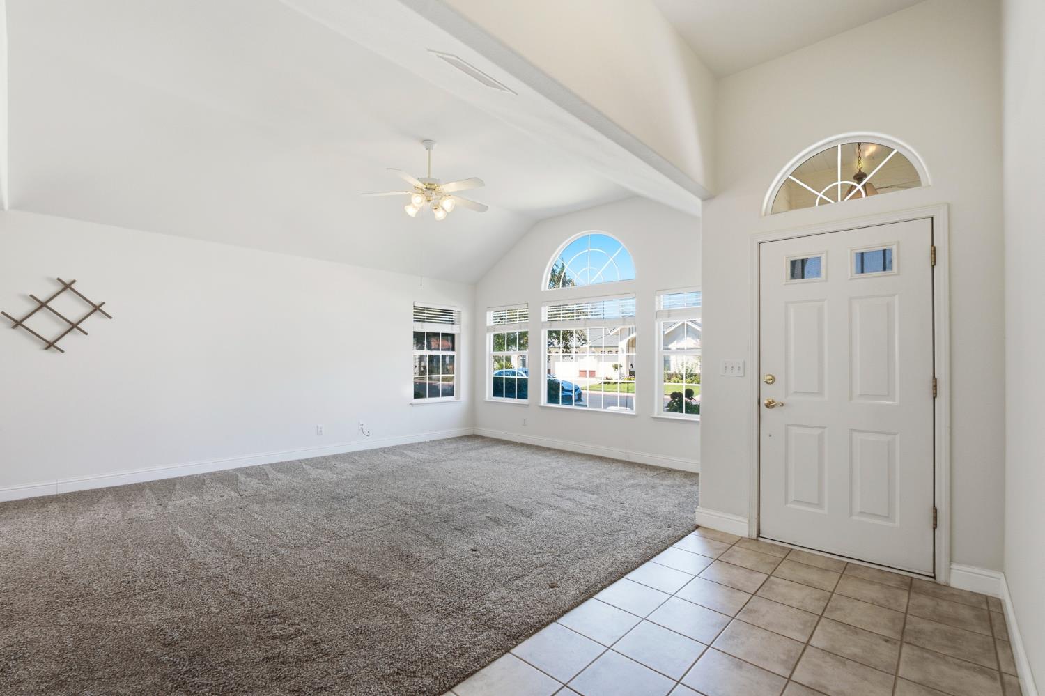 1727 E Morningstar Ln, Fresno, CA 93720