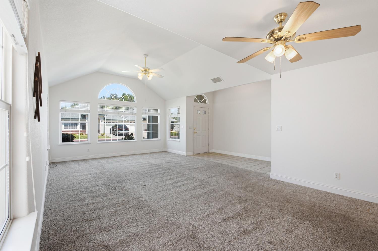 1727 E Morningstar Ln, Fresno, CA 93720