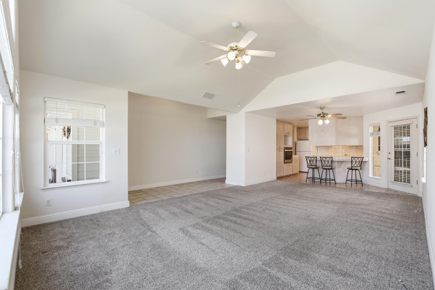 1727 E Morningstar Ln, Fresno, CA 93720