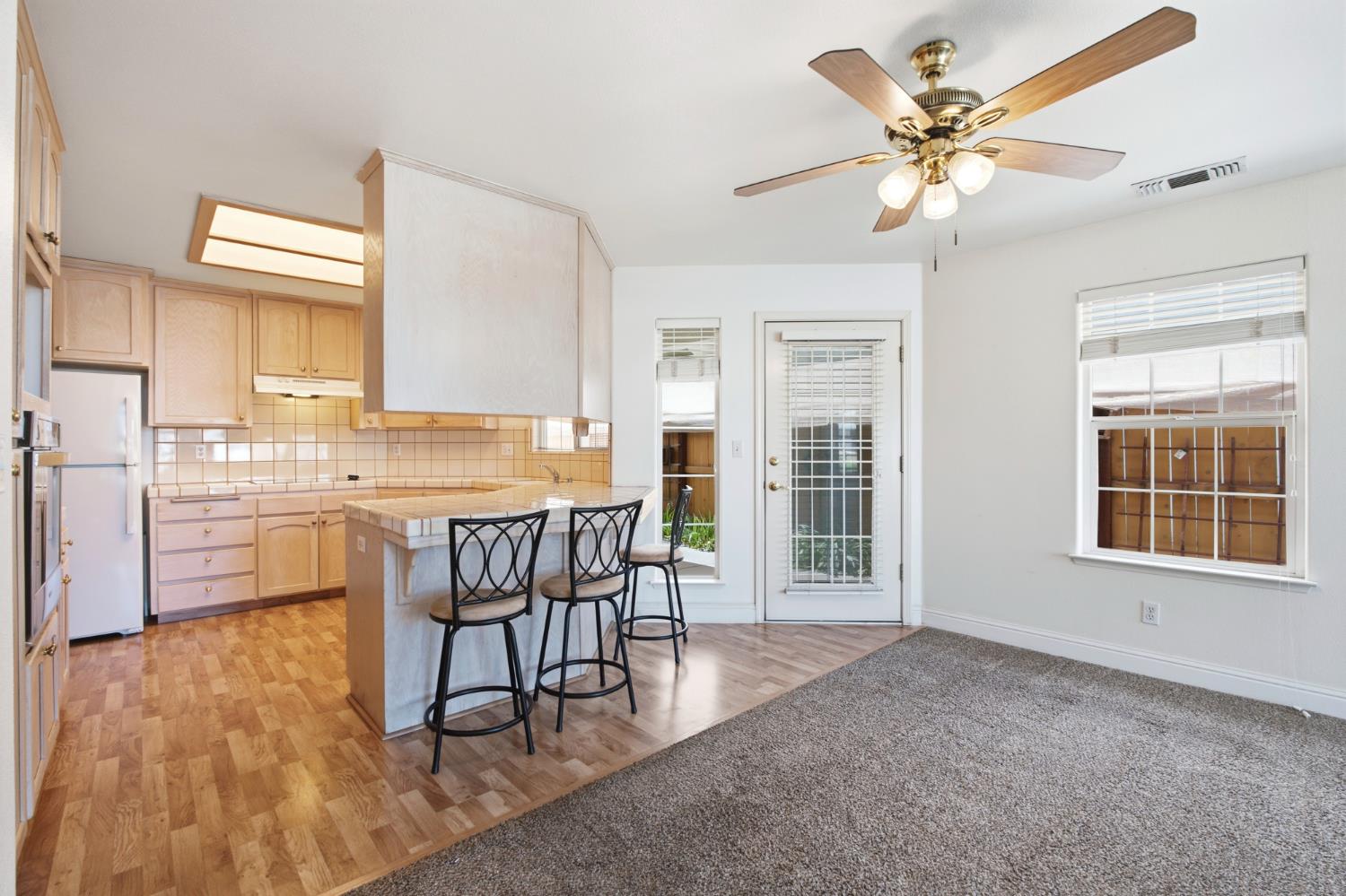 1727 E Morningstar Ln, Fresno, CA 93720