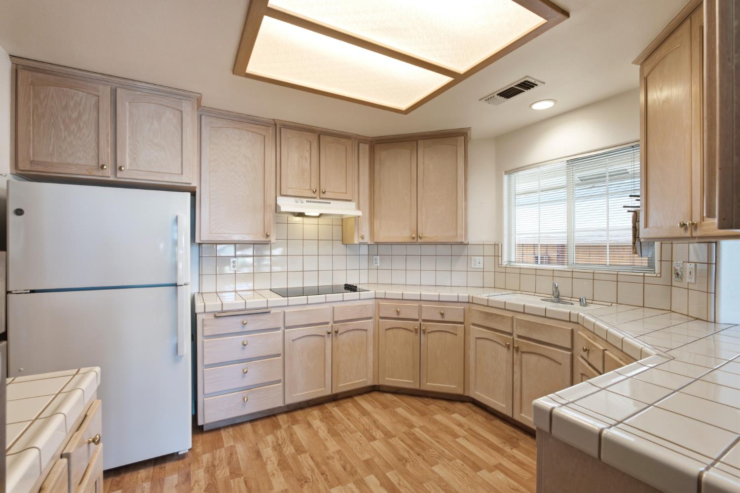 1727 E Morningstar Ln, Fresno, CA 93720