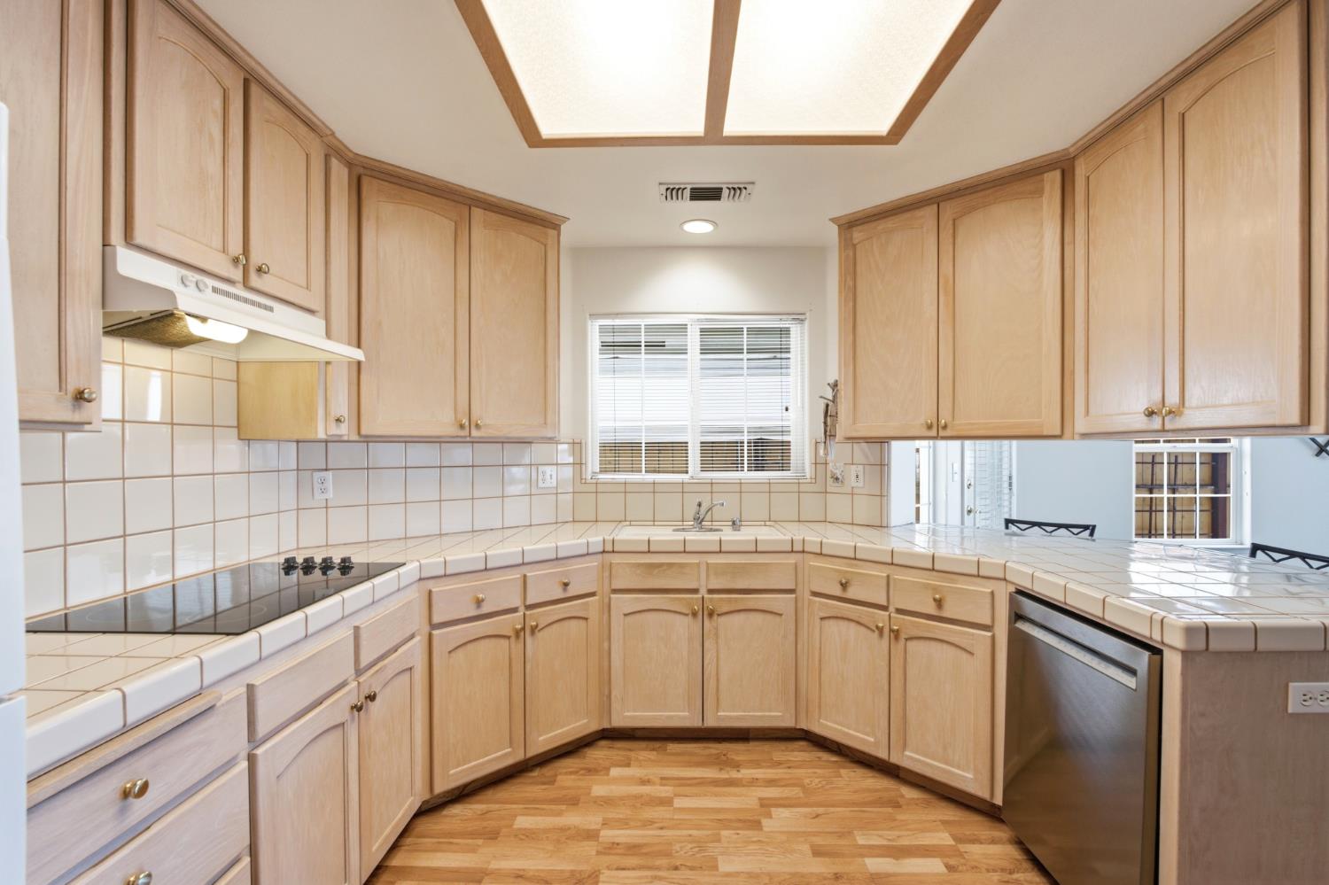 1727 E Morningstar Ln, Fresno, CA 93720