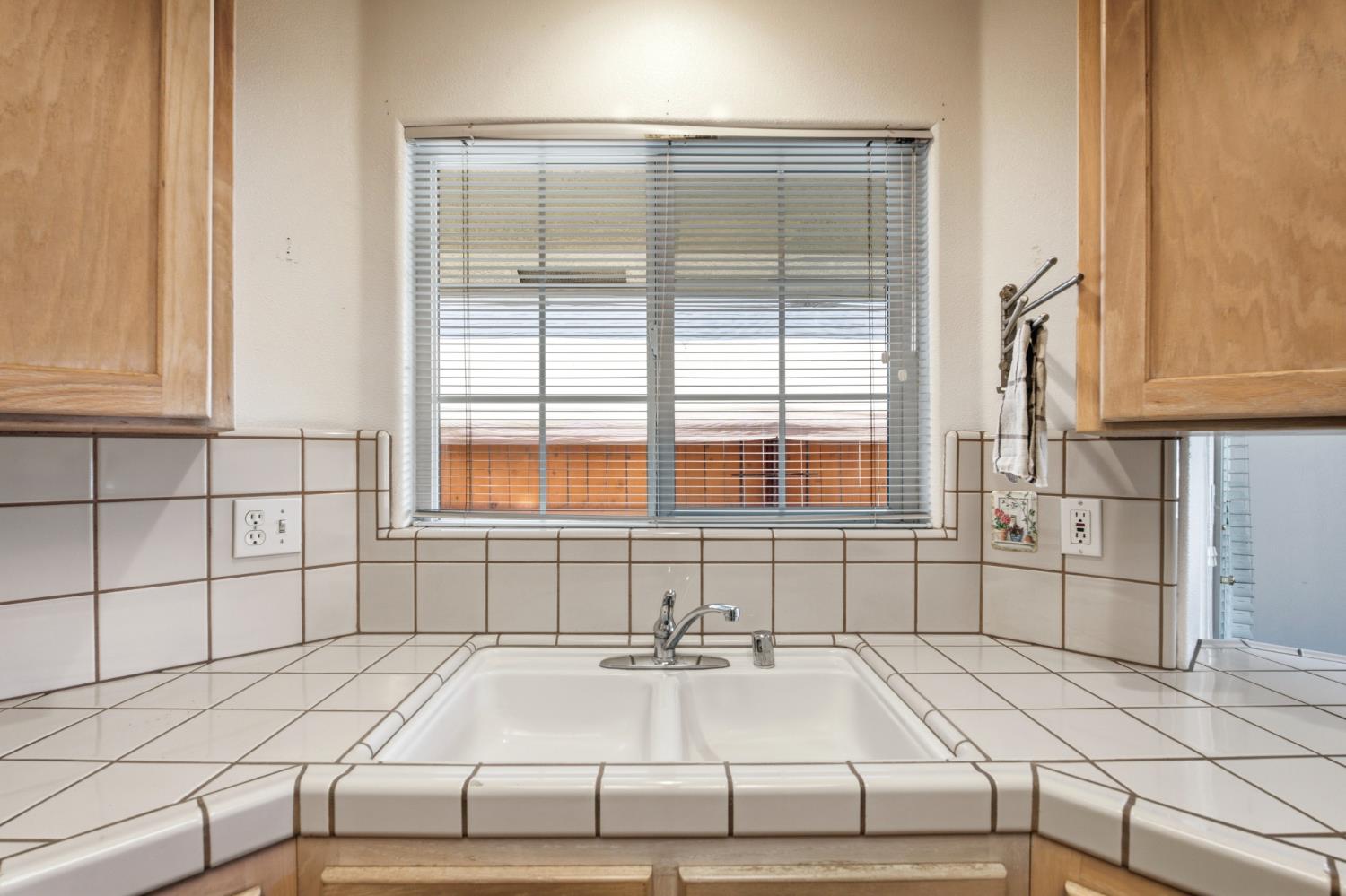1727 E Morningstar Ln, Fresno, CA 93720
