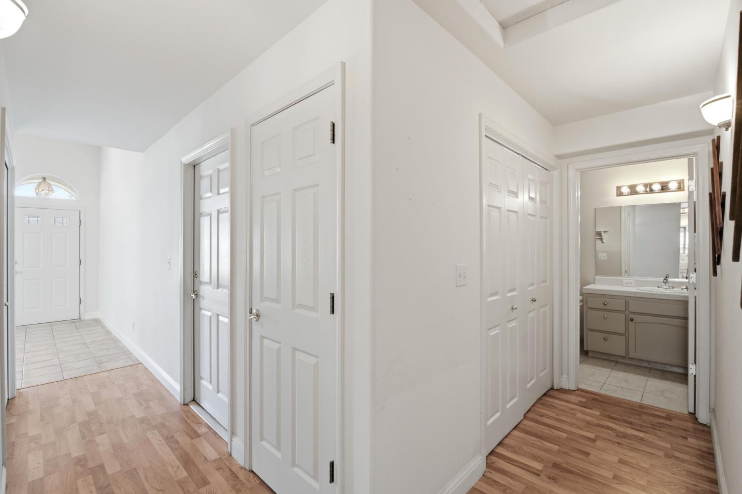 1727 E Morningstar Ln, Fresno, CA 93720