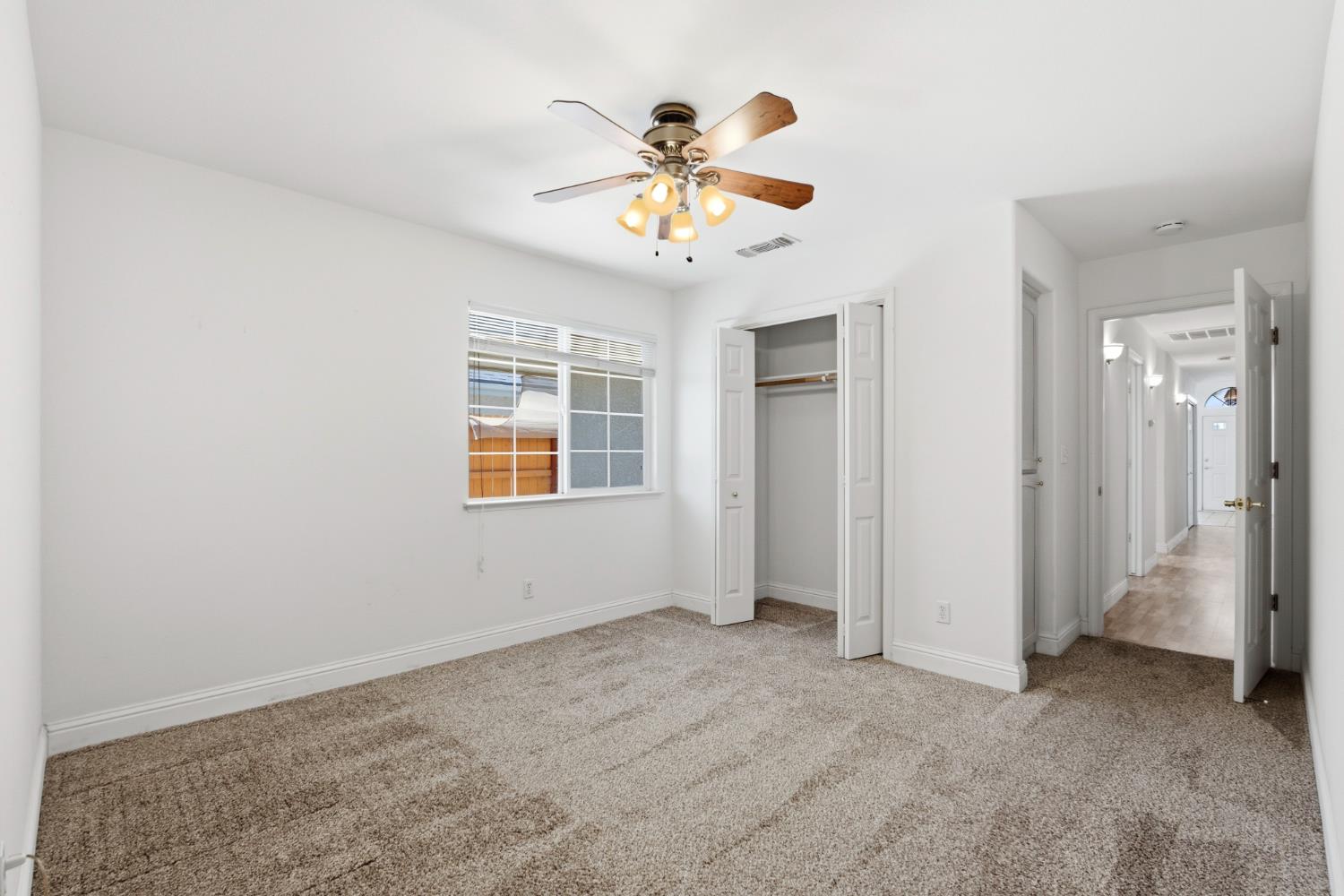 1727 E Morningstar Ln, Fresno, CA 93720
