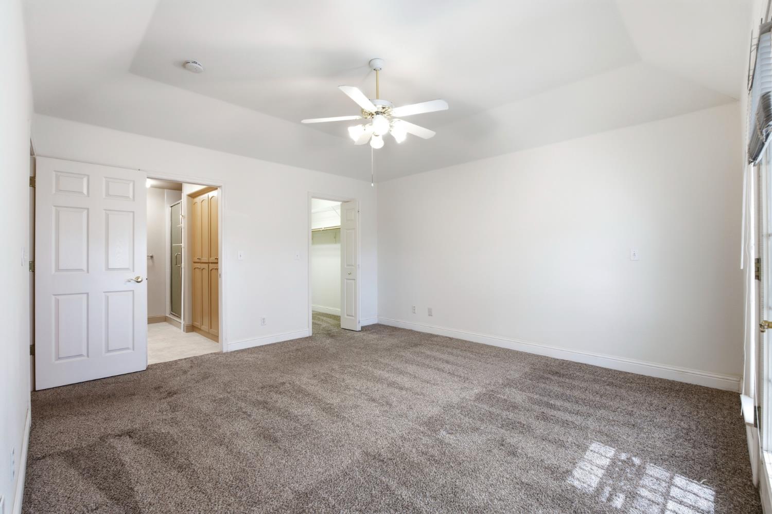 1727 E Morningstar Ln, Fresno, CA 93720