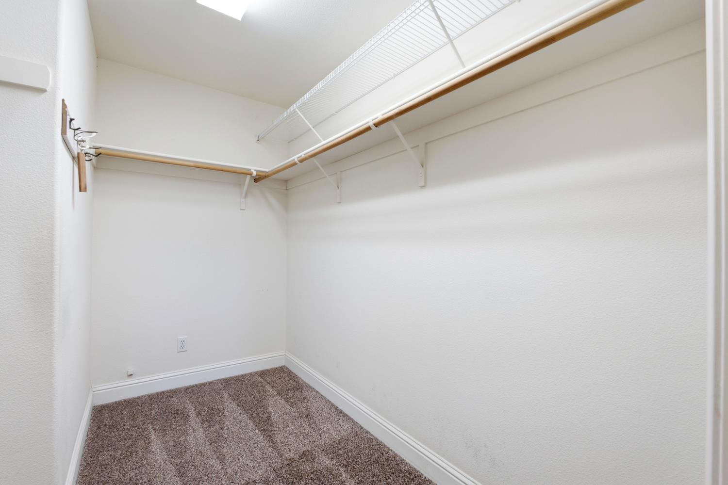 1727 E Morningstar Ln, Fresno, CA 93720