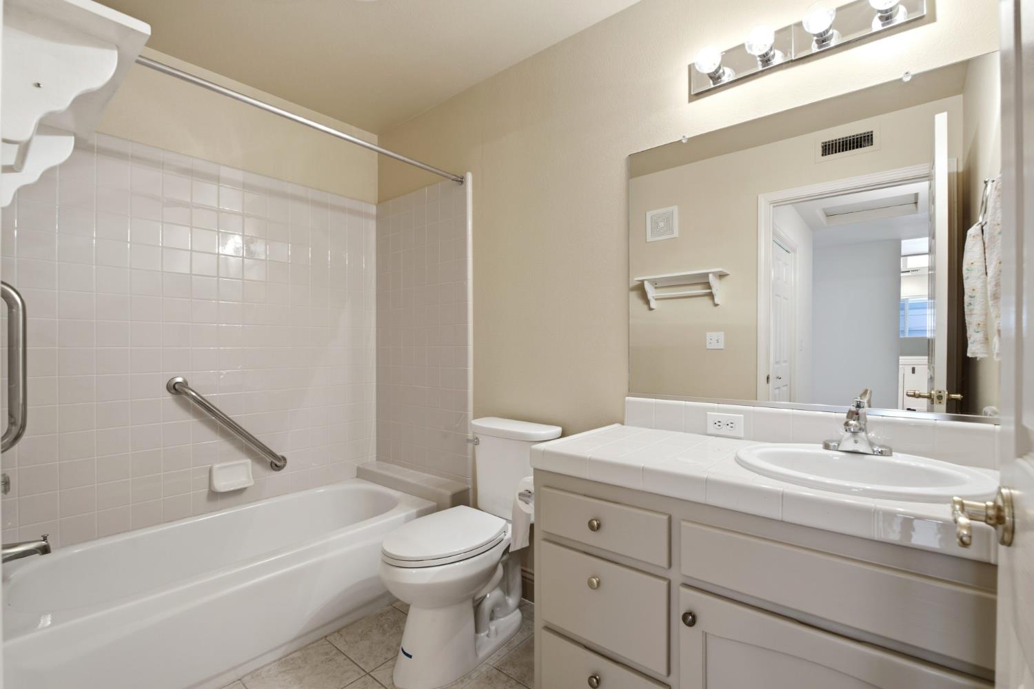 1727 E Morningstar Ln, Fresno, CA 93720