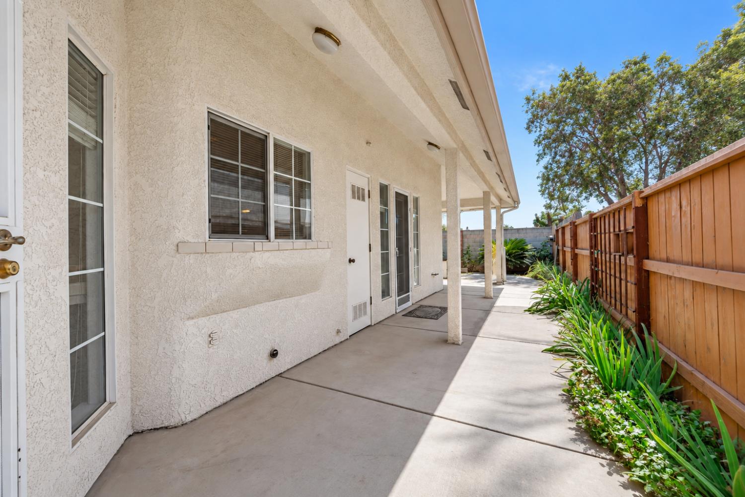 1727 E Morningstar Ln, Fresno, CA 93720