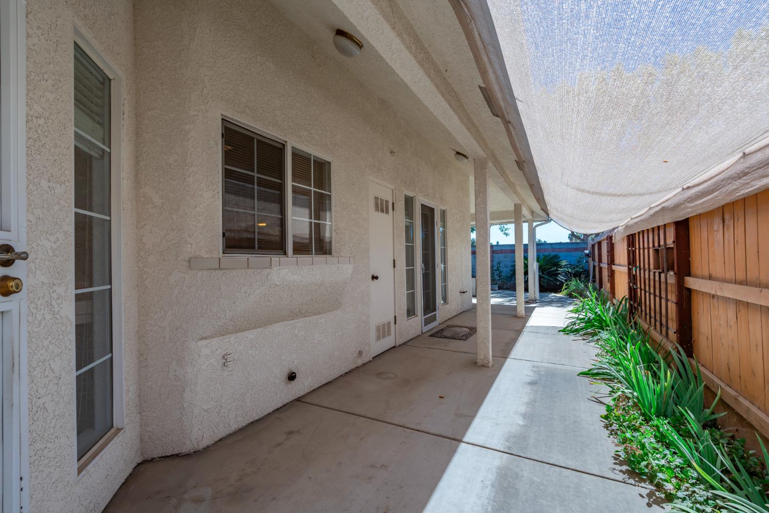 1727 E Morningstar Ln, Fresno, CA 93720