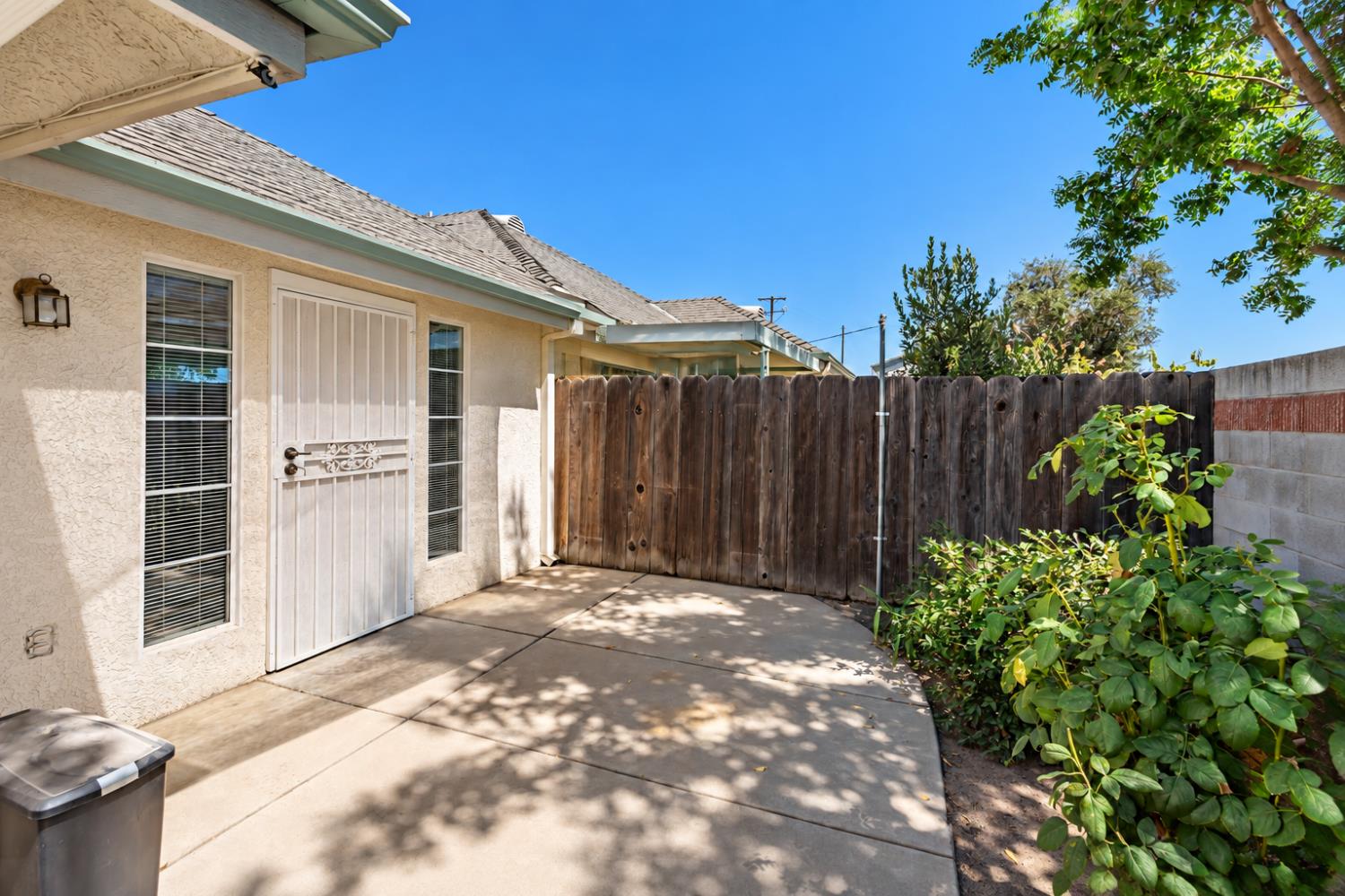 1727 E Morningstar Ln, Fresno, CA 93720