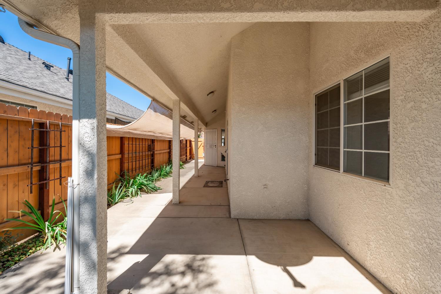 1727 E Morningstar Ln, Fresno, CA 93720
