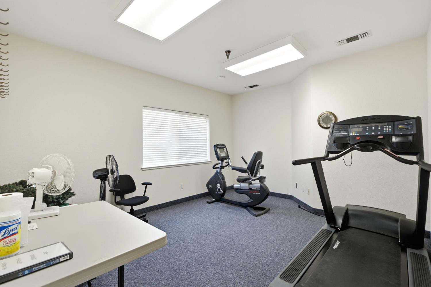 1727 E Morningstar Ln, Fresno, CA 93720