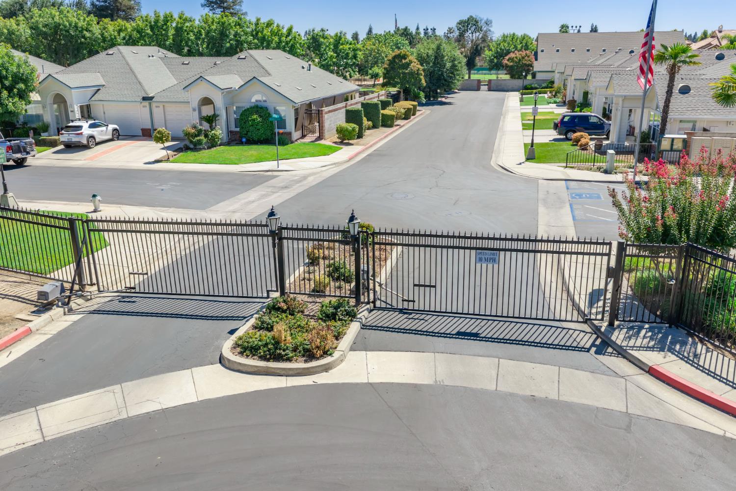 1727 E Morningstar Ln, Fresno, CA 93720