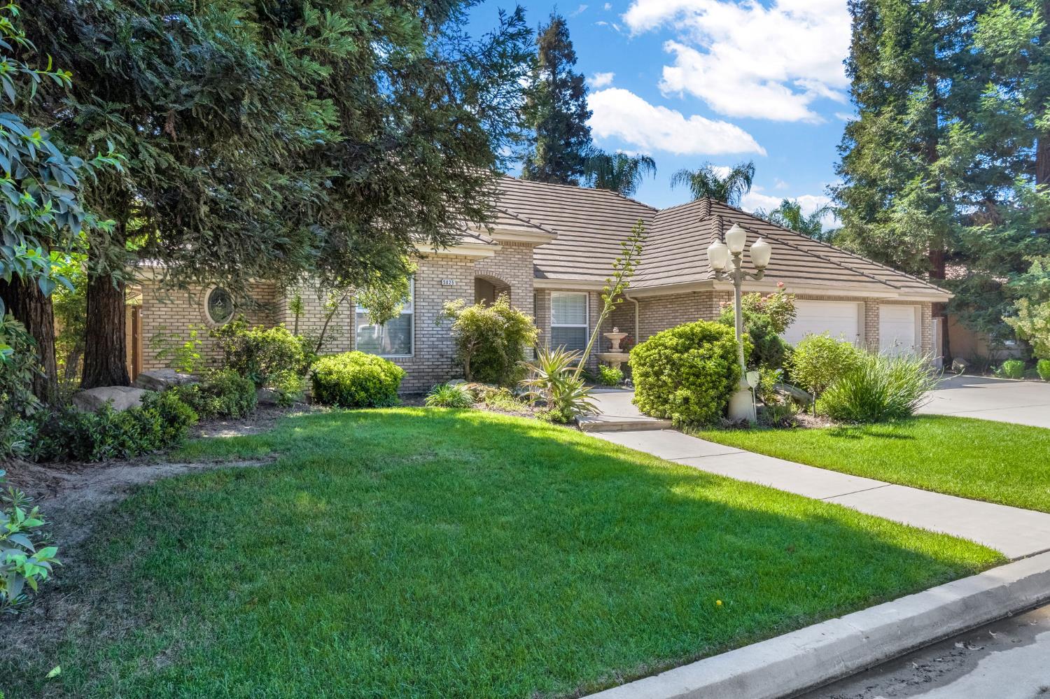 5025 W Birch Ave, Fresno, CA 93722