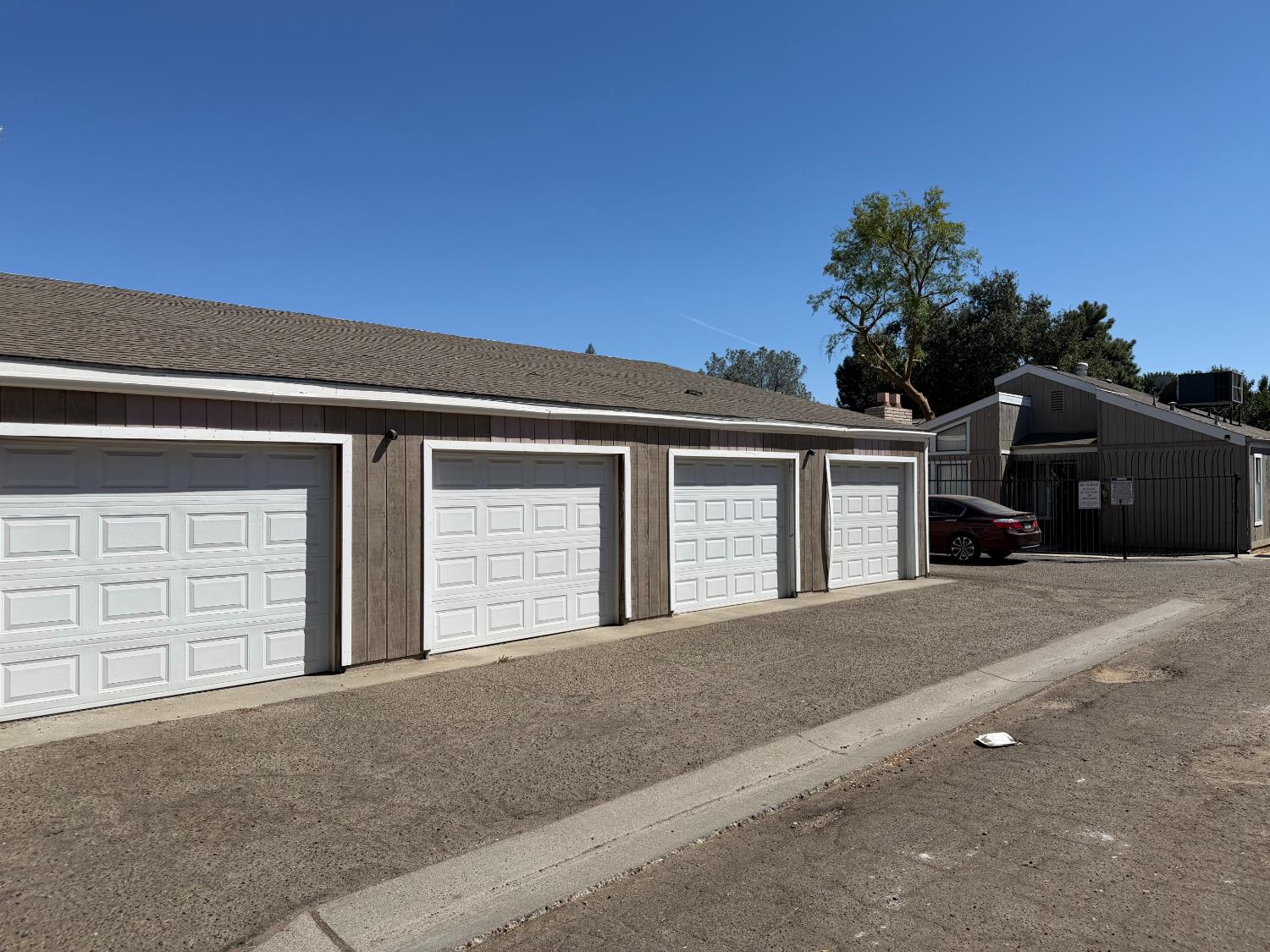 5216 E Liberty Ave #101, Fresno, CA 93727
