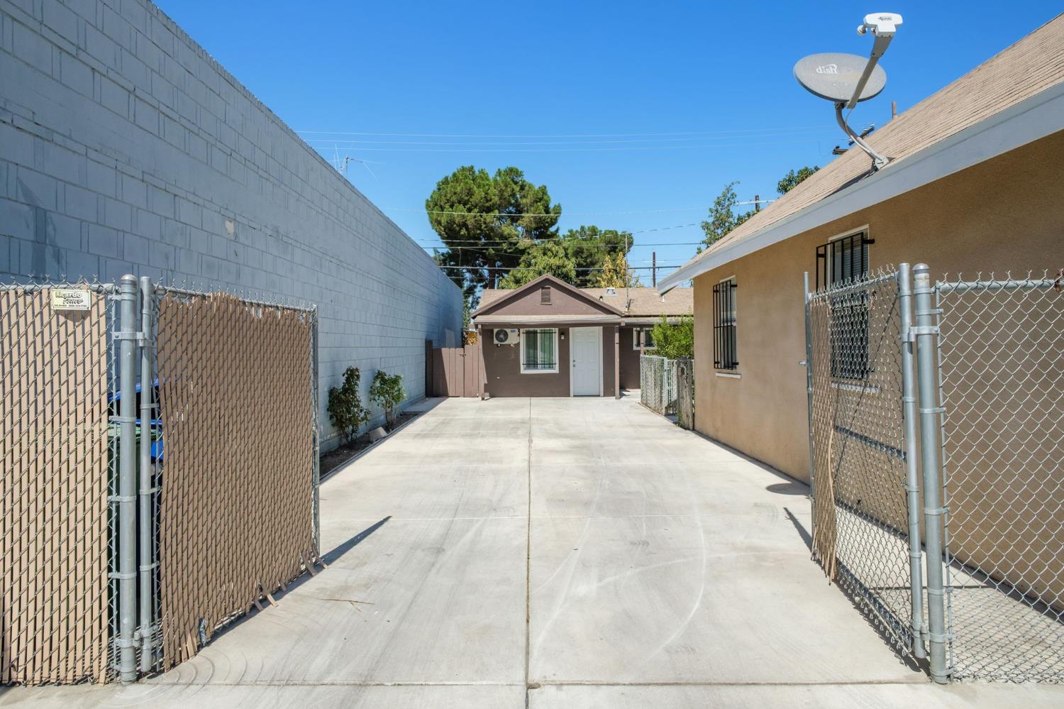 3107 E Belmont Ave, Fresno, CA 93702