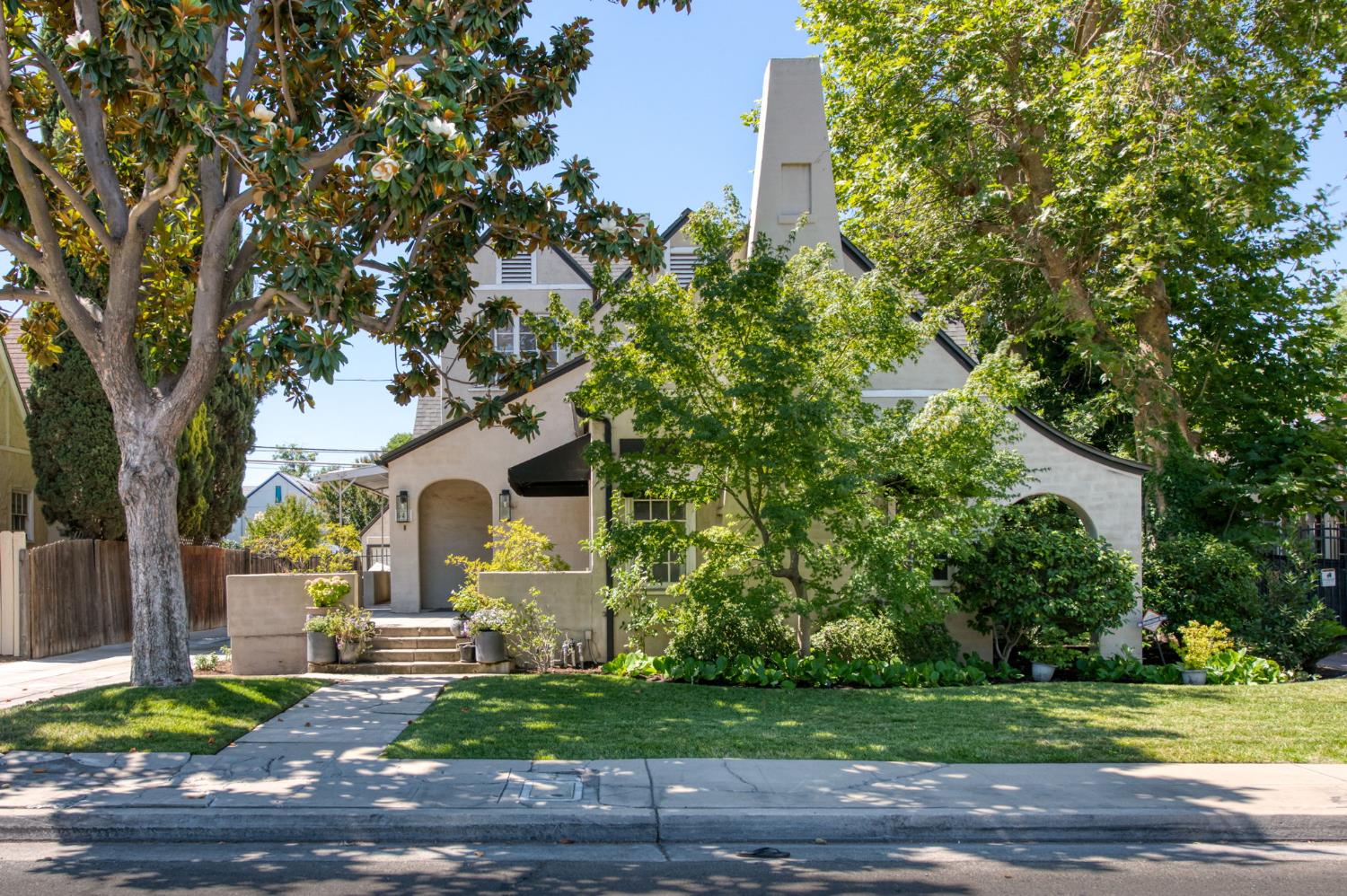 544 E Clinton, Fresno, CA 93704