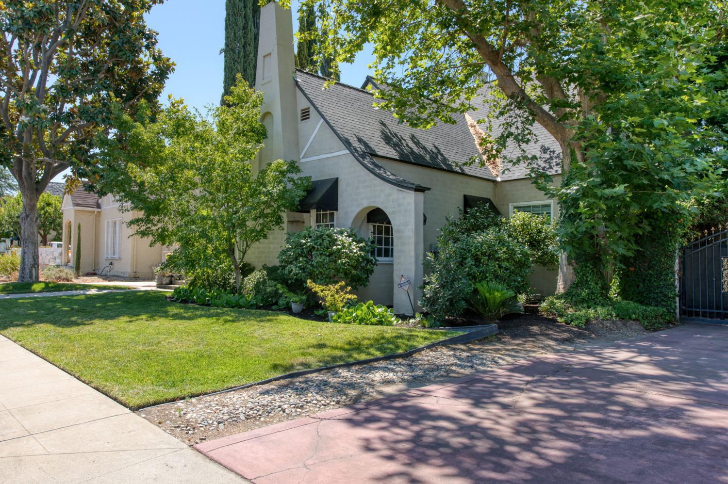 544 E Clinton, Fresno, CA 93704
