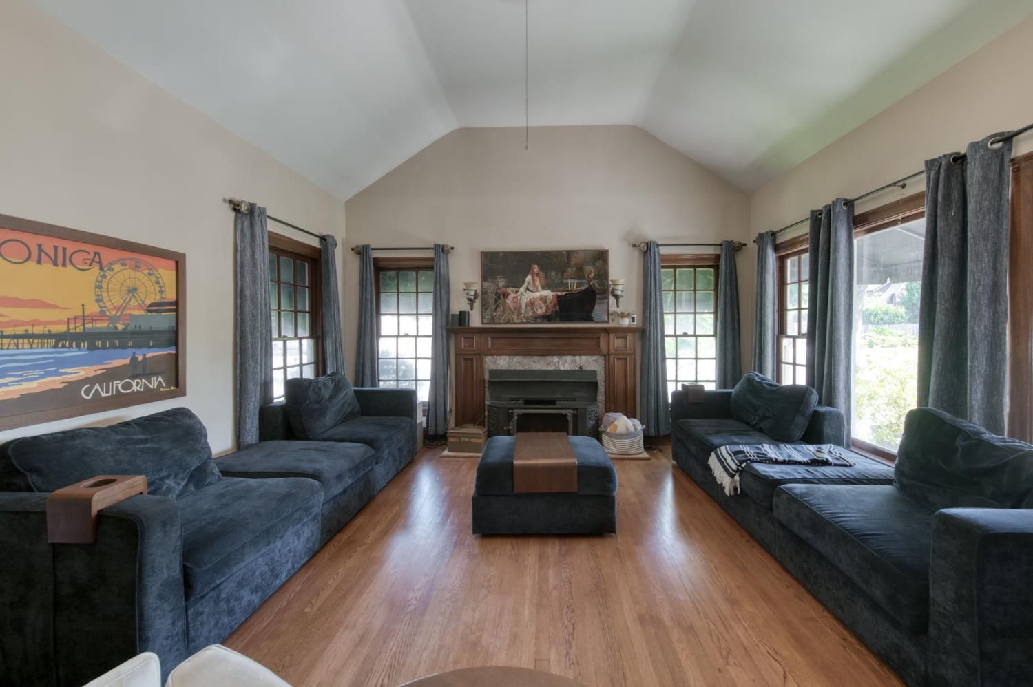 544 E Clinton, Fresno, CA 93704