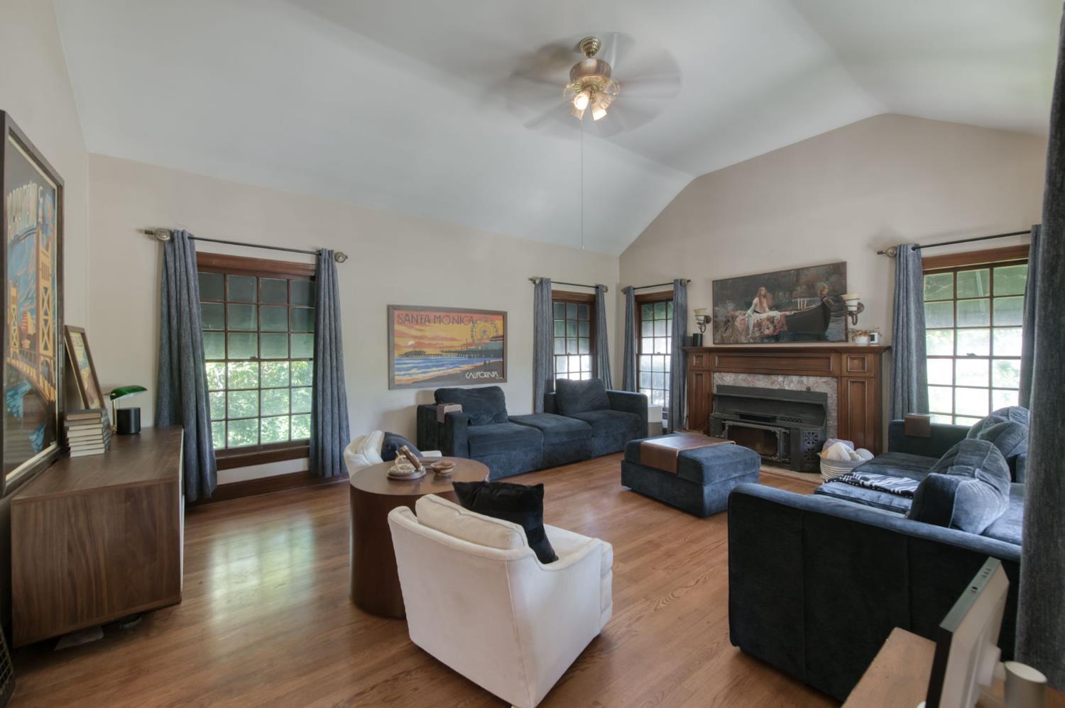 544 E Clinton, Fresno, CA 93704