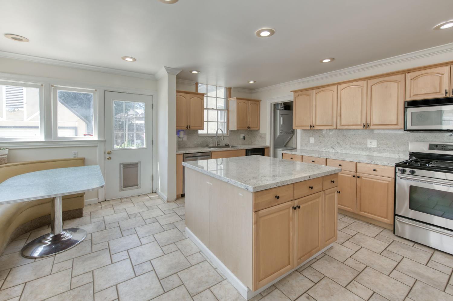 544 E Clinton, Fresno, CA 93704