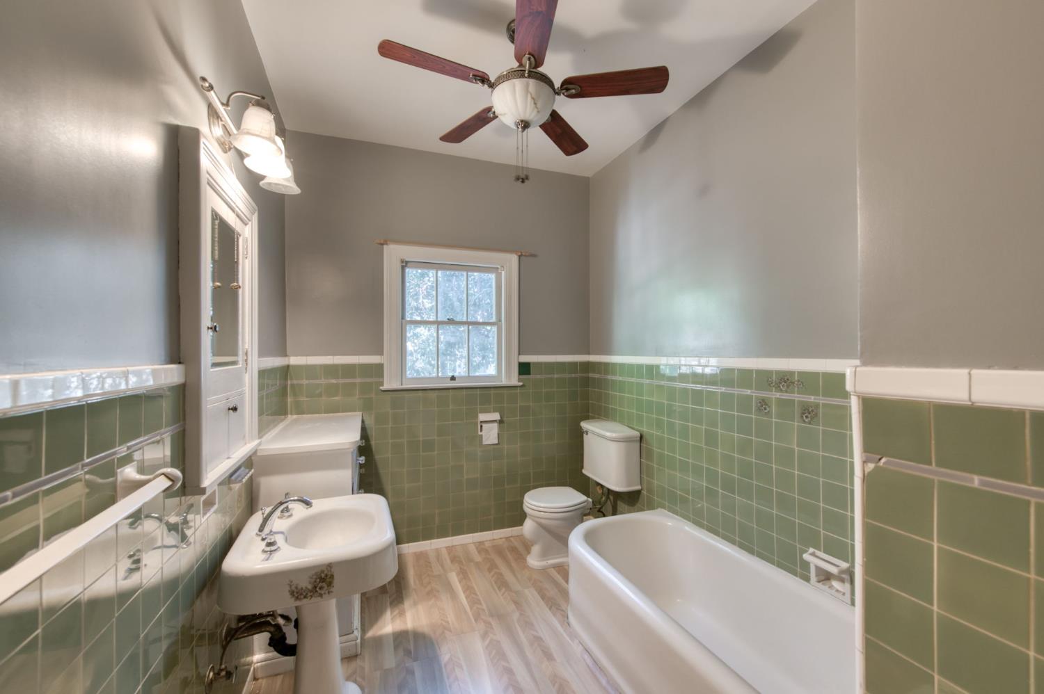 544 E Clinton, Fresno, CA 93704