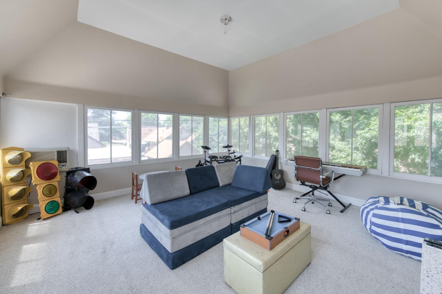 544 E Clinton, Fresno, CA 93704