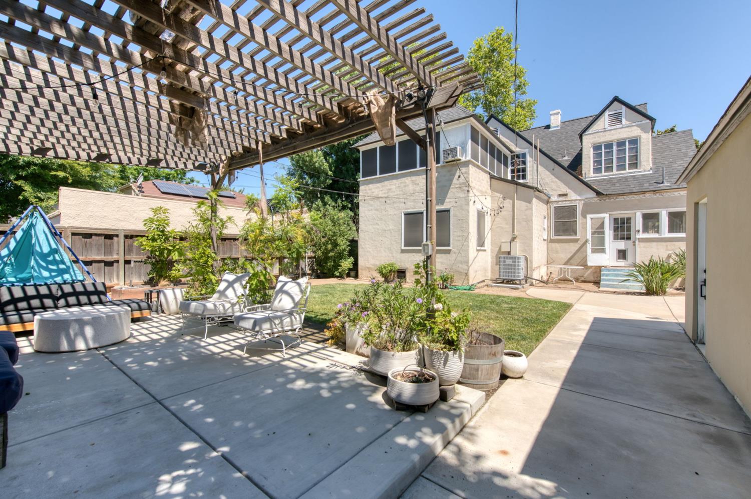544 E Clinton, Fresno, CA 93704