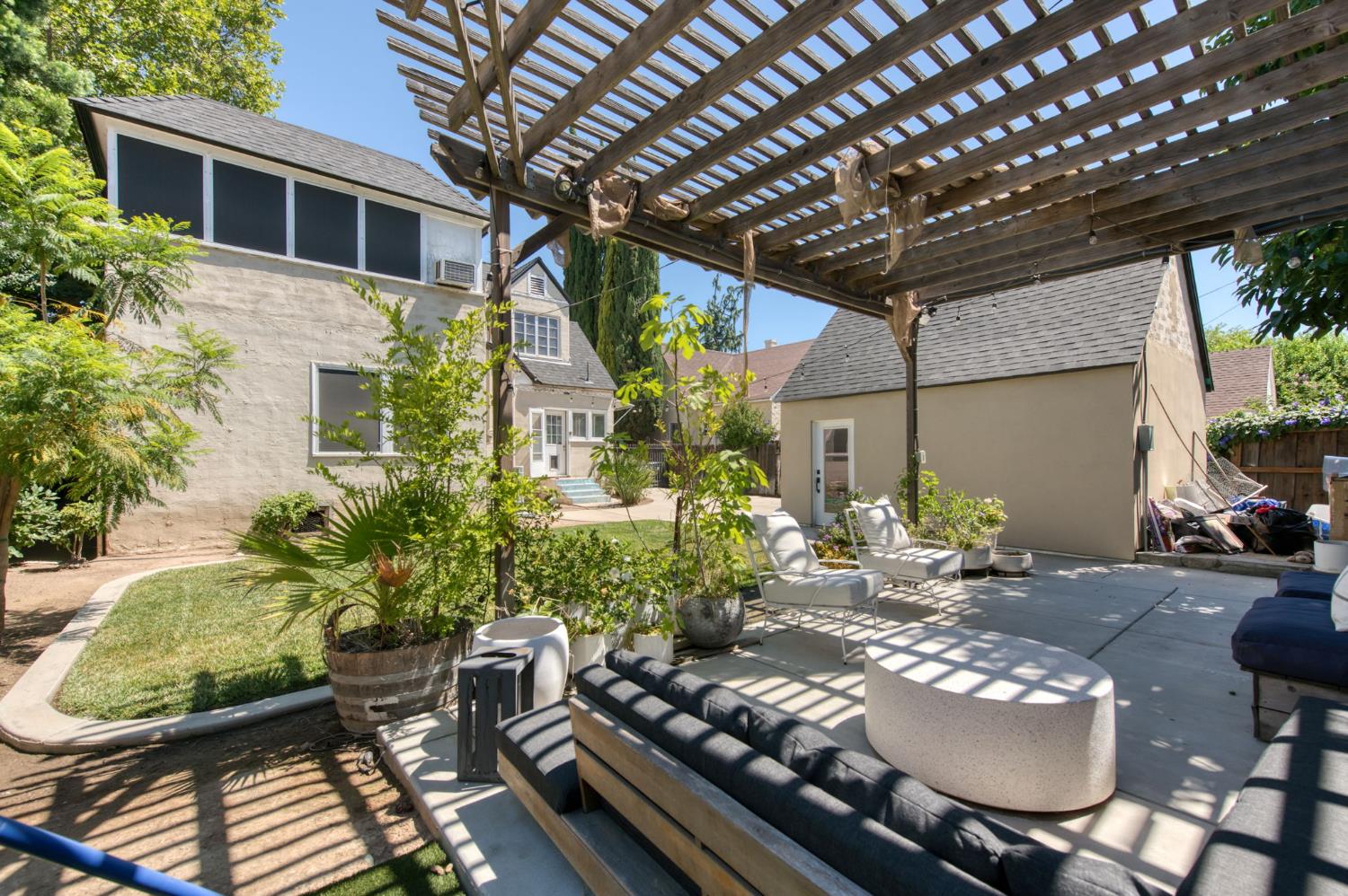 544 E Clinton, Fresno, CA 93704