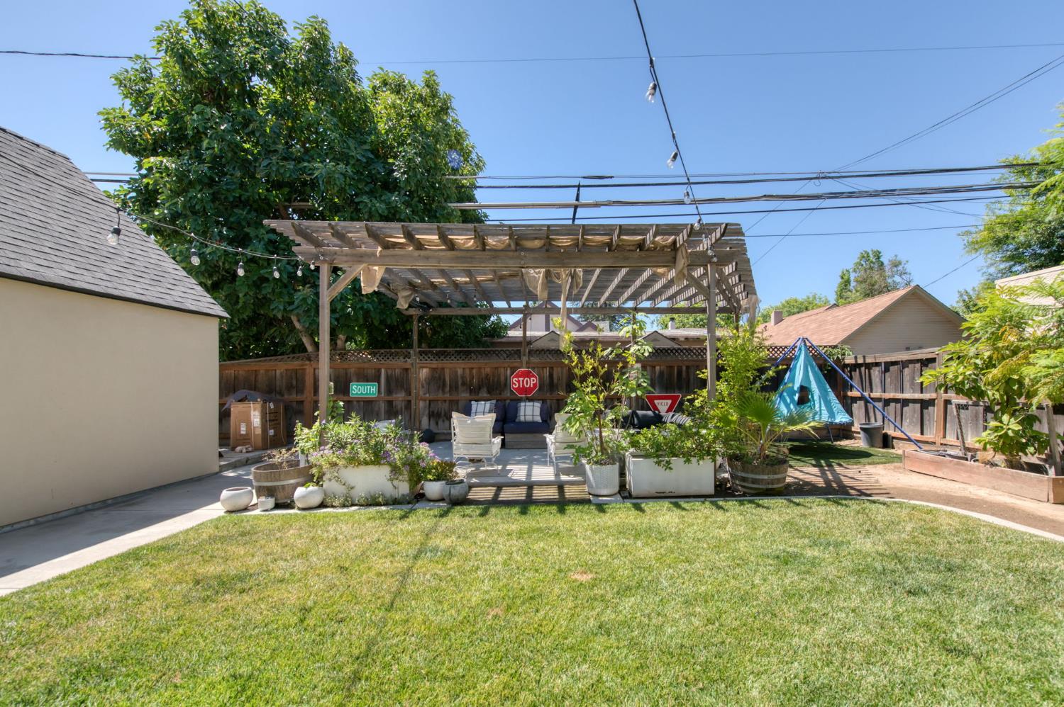 544 E Clinton, Fresno, CA 93704