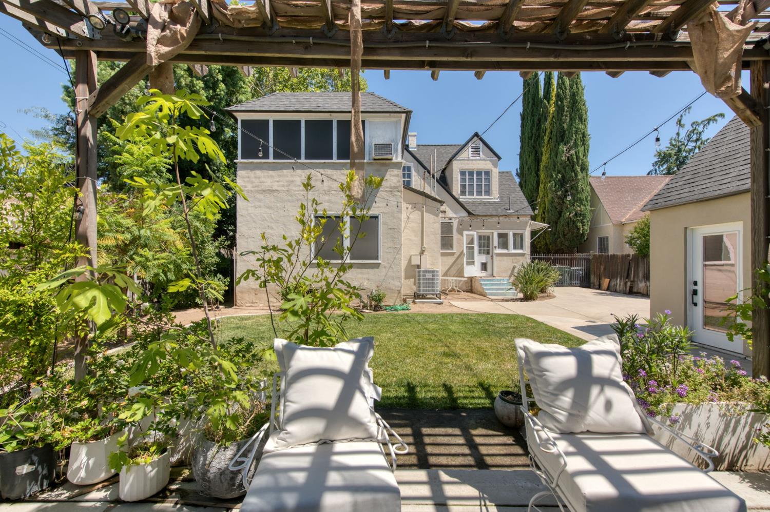 544 E Clinton, Fresno, CA 93704