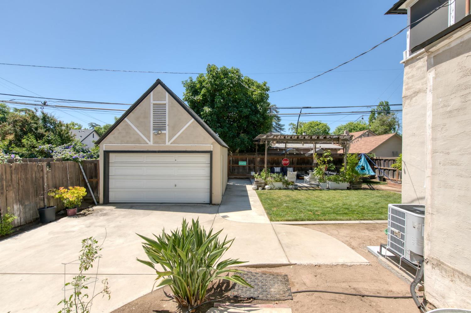 544 E Clinton, Fresno, CA 93704