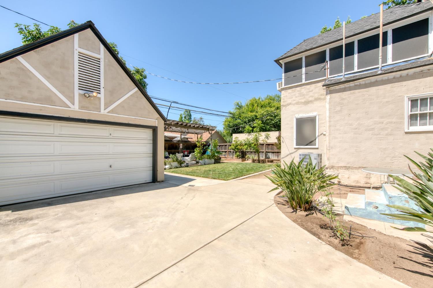 544 E Clinton, Fresno, CA 93704