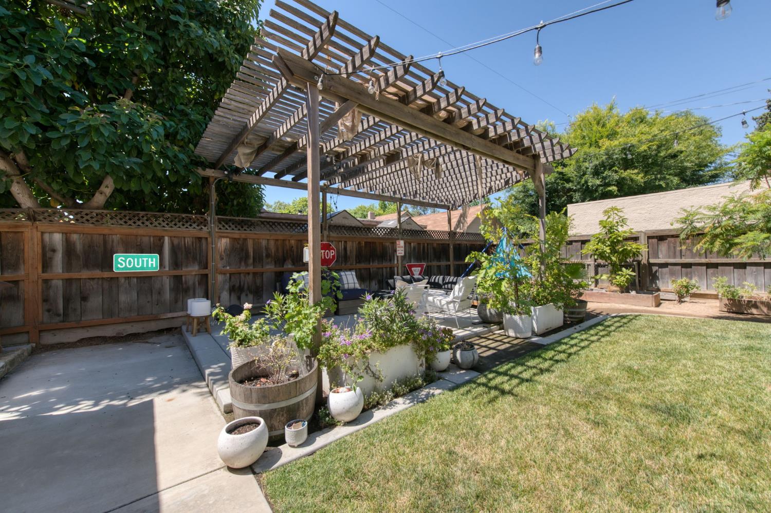 544 E Clinton, Fresno, CA 93704