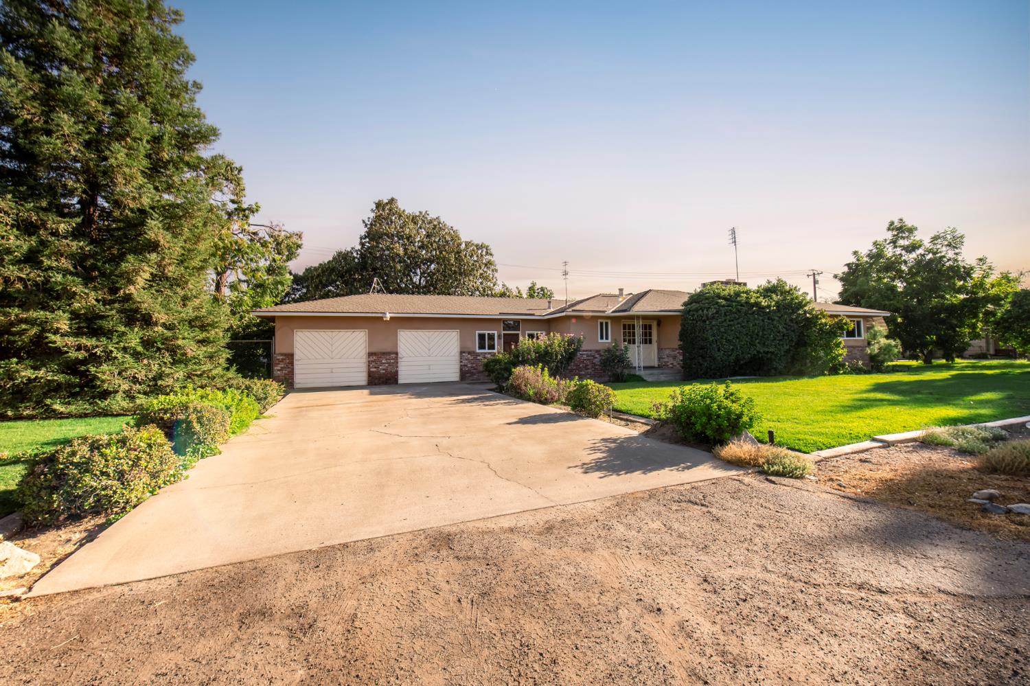 5494 E Dakota Ave, Fresno, CA 93727