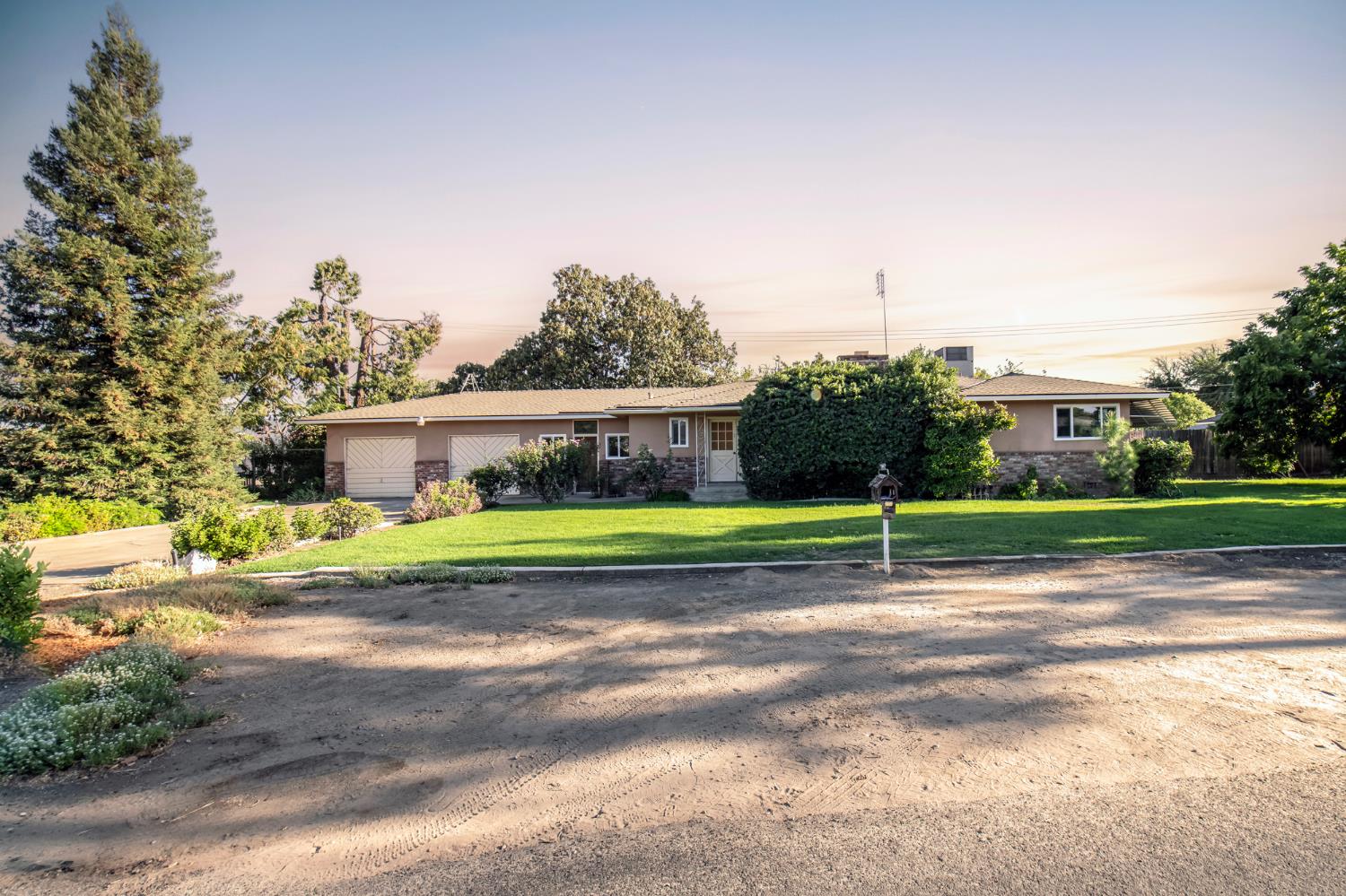 5494 E Dakota Ave, Fresno, CA 93727