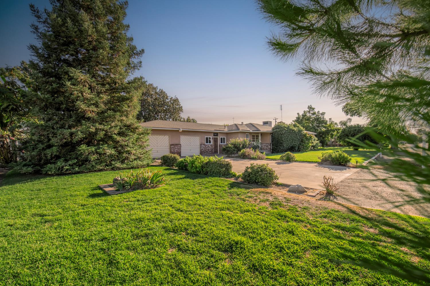 5494 E Dakota Ave, Fresno, CA 93727