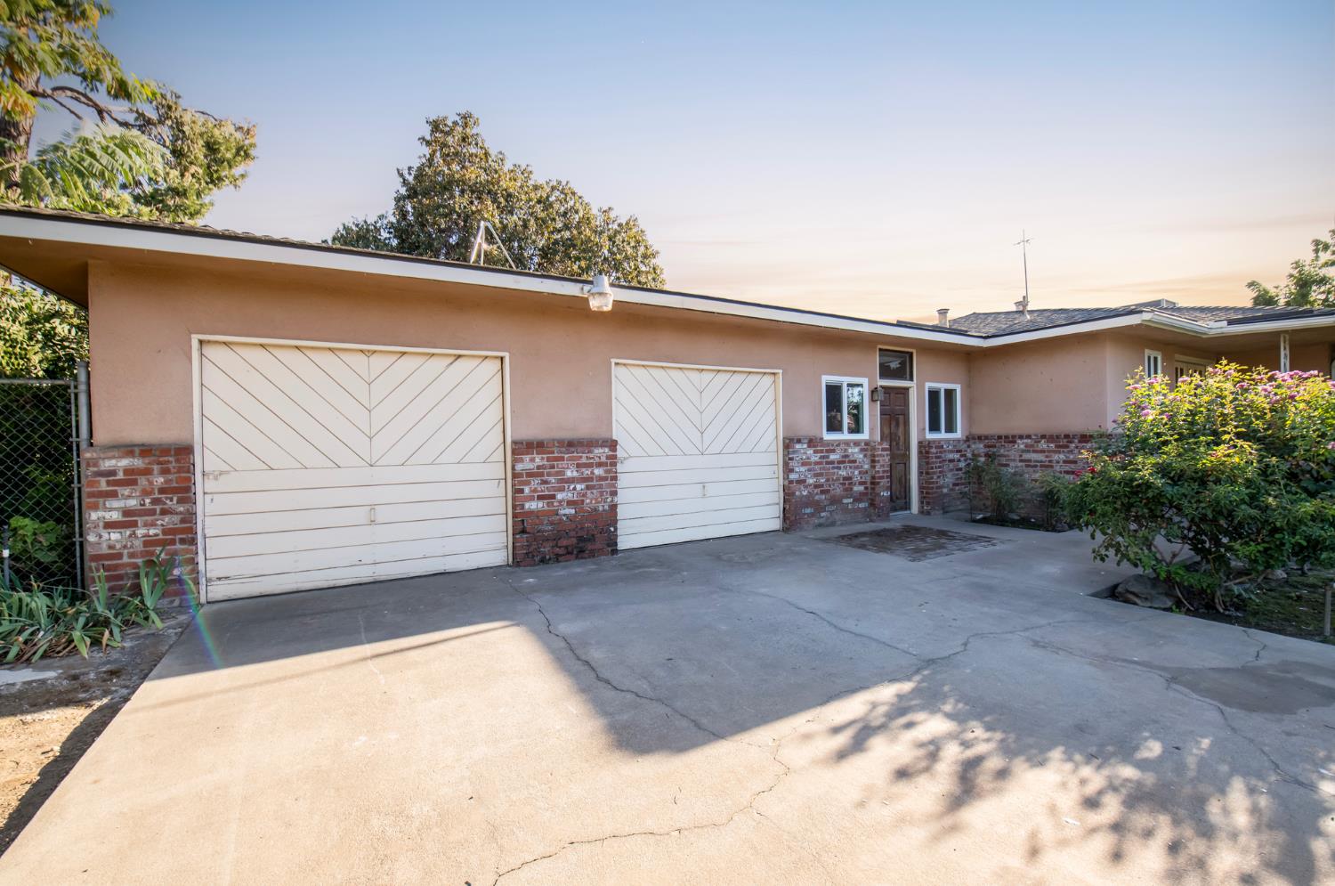 5494 E Dakota Ave, Fresno, CA 93727