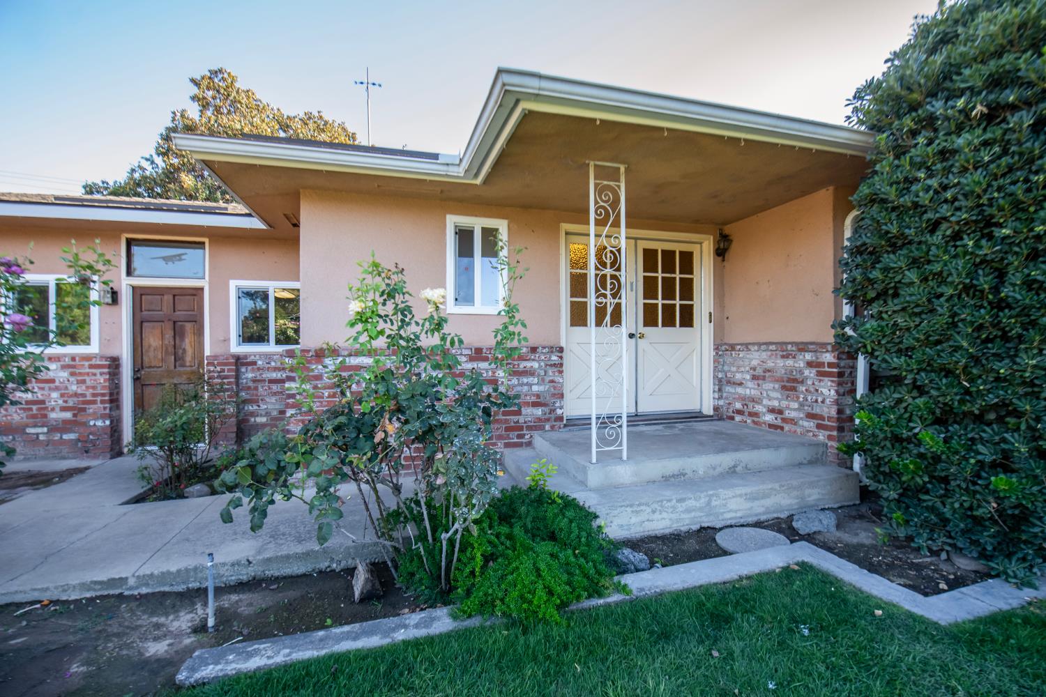 5494 E Dakota Ave, Fresno, CA 93727