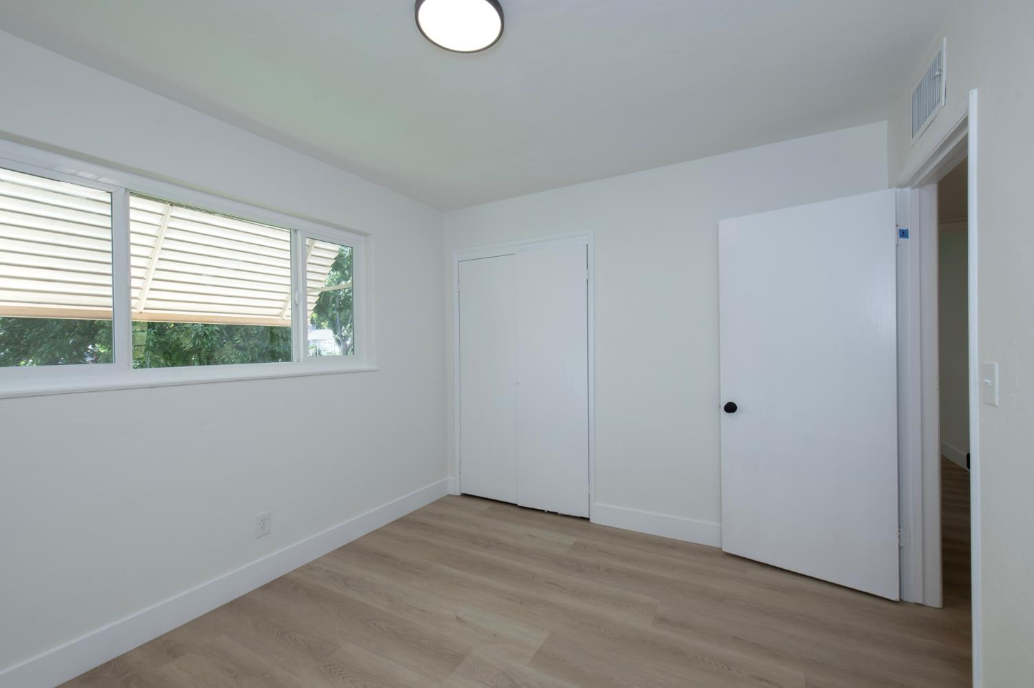 5494 E Dakota Ave, Fresno, CA 93727