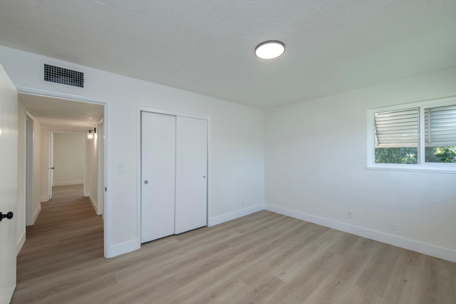 5494 E Dakota Ave, Fresno, CA 93727