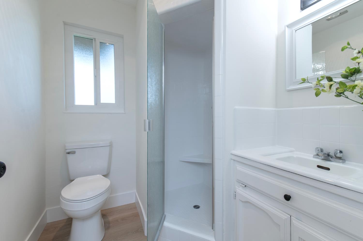 5494 E Dakota Ave, Fresno, CA 93727