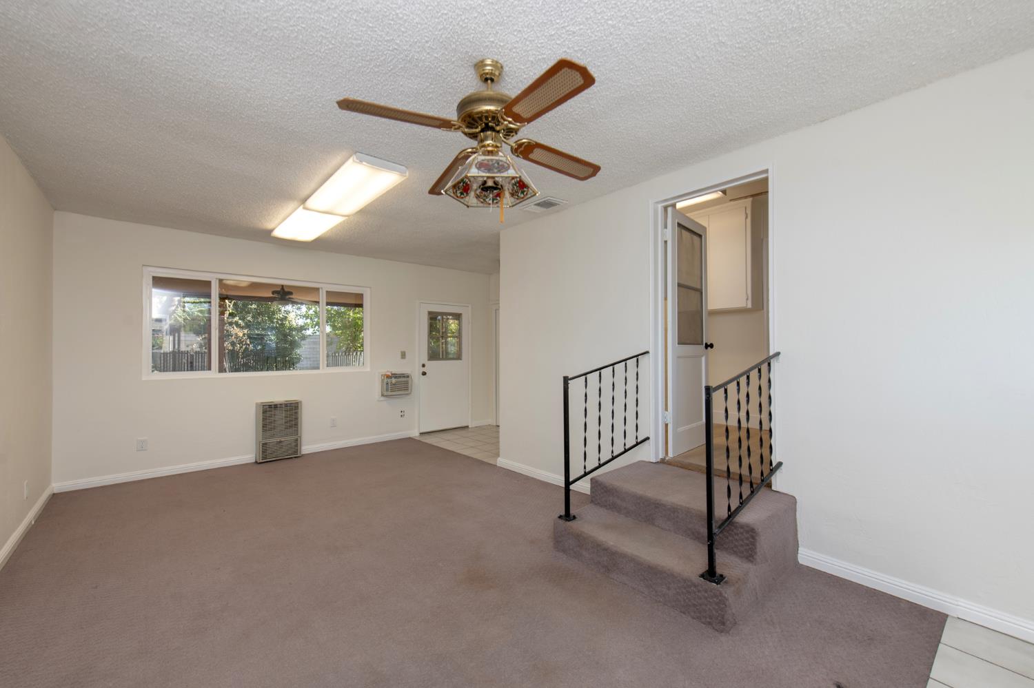 5494 E Dakota Ave, Fresno, CA 93727