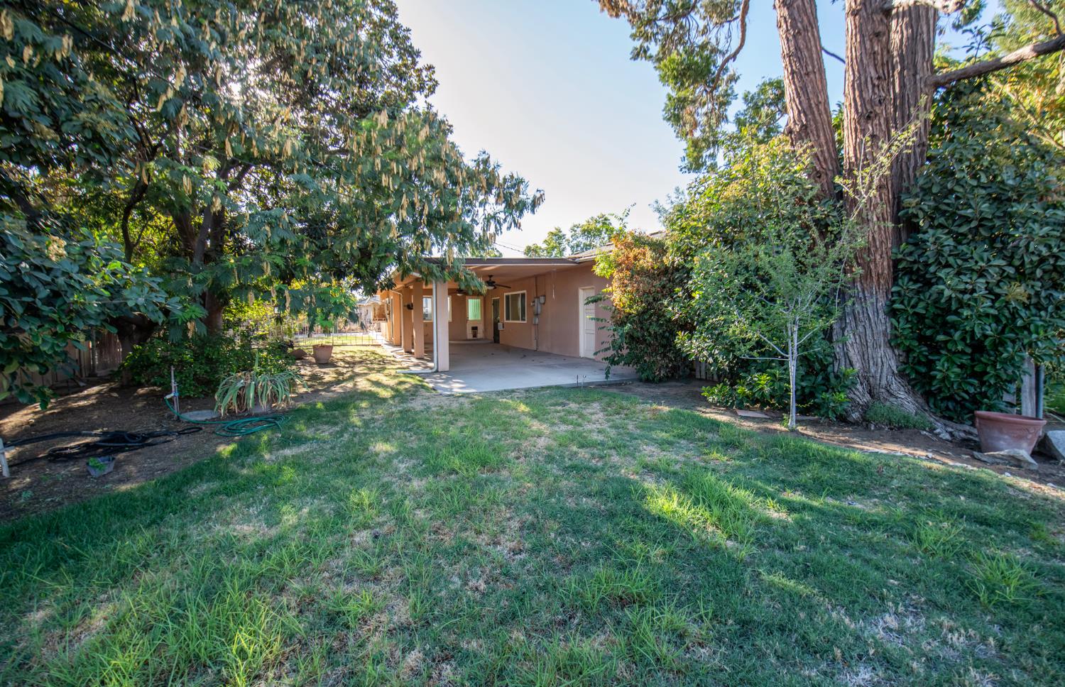 5494 E Dakota Ave, Fresno, CA 93727