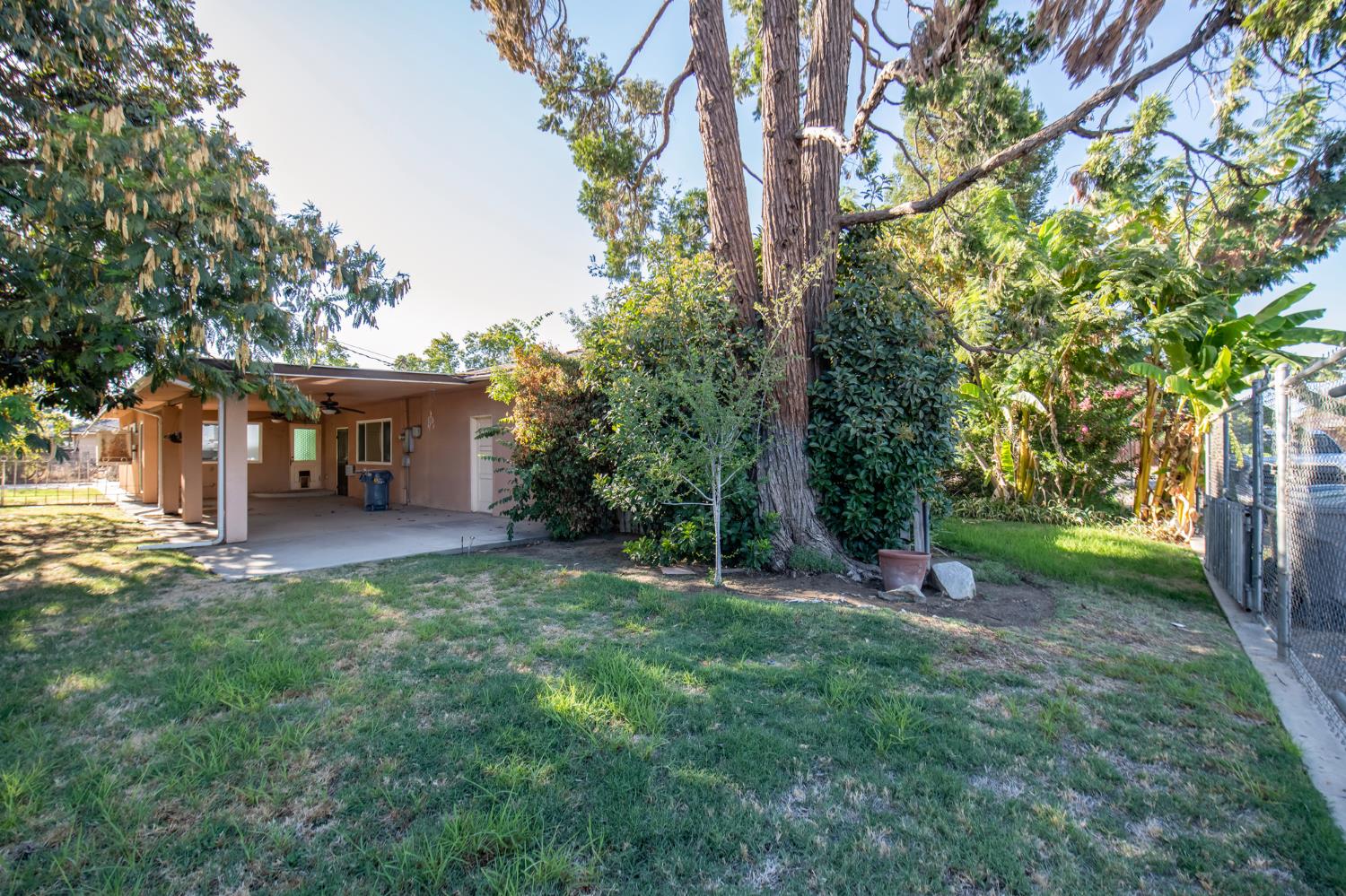 5494 E Dakota Ave, Fresno, CA 93727