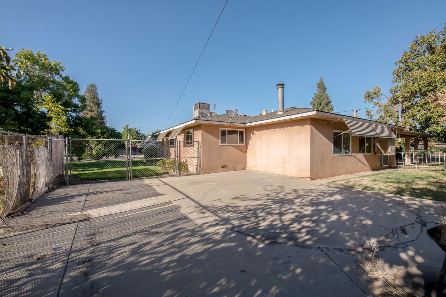 5494 E Dakota Ave, Fresno, CA 93727