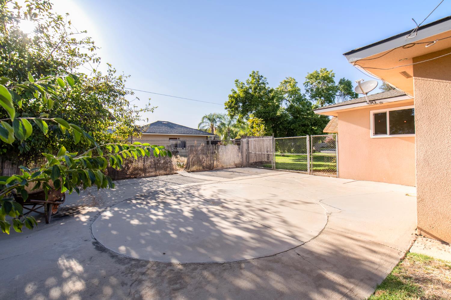 5494 E Dakota Ave, Fresno, CA 93727